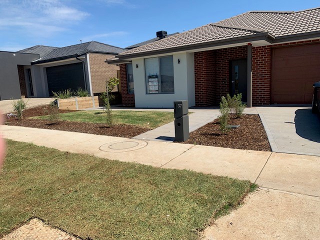 Modern 3-Bedroom home with 2 Vacancies available NOW! — Home image 6