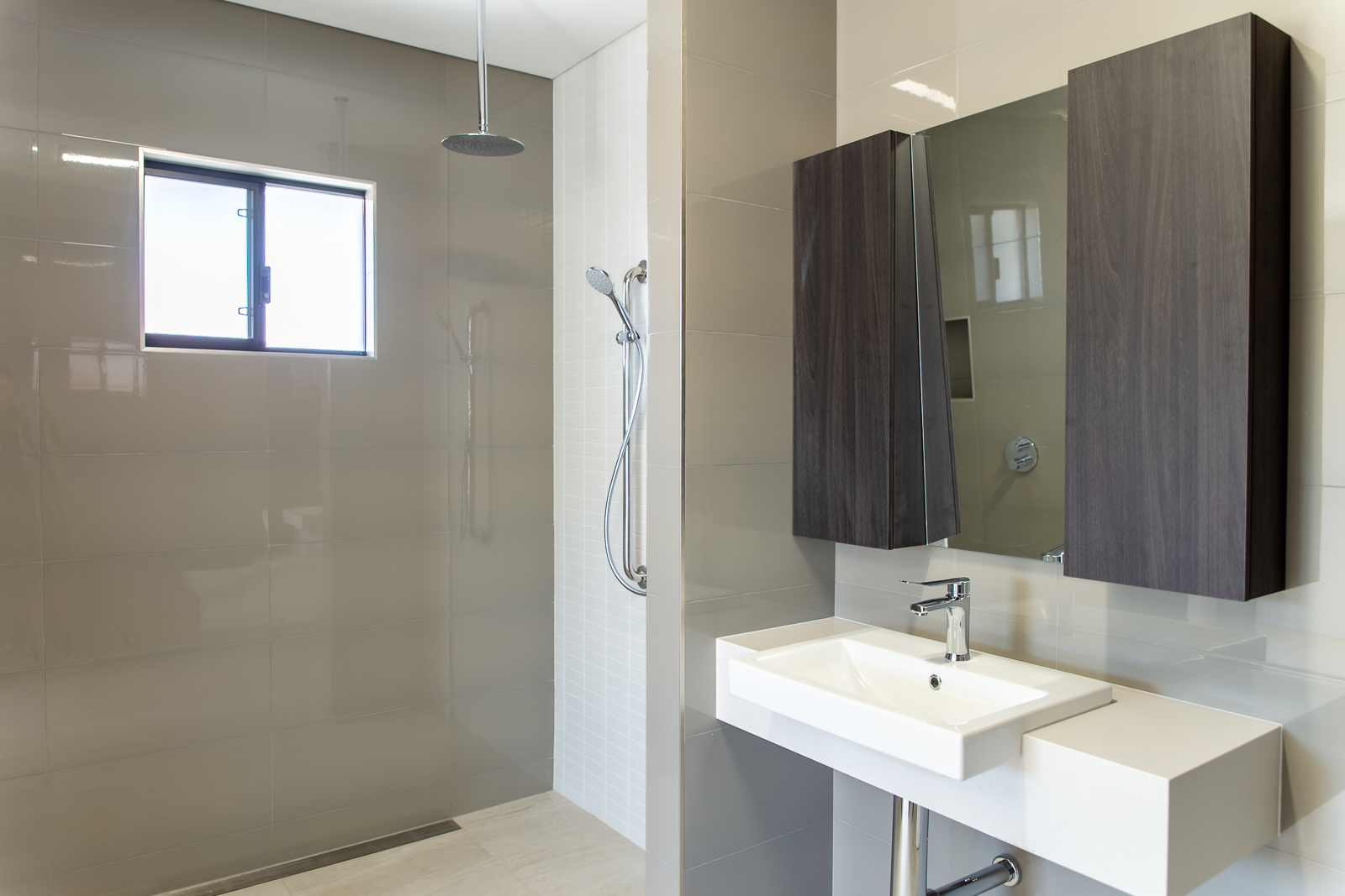 Beach-side Luxury 3-Bedroom Home for Sharing with OOA - and Separate Individual Villa. Disability Accommodation — Home image 4