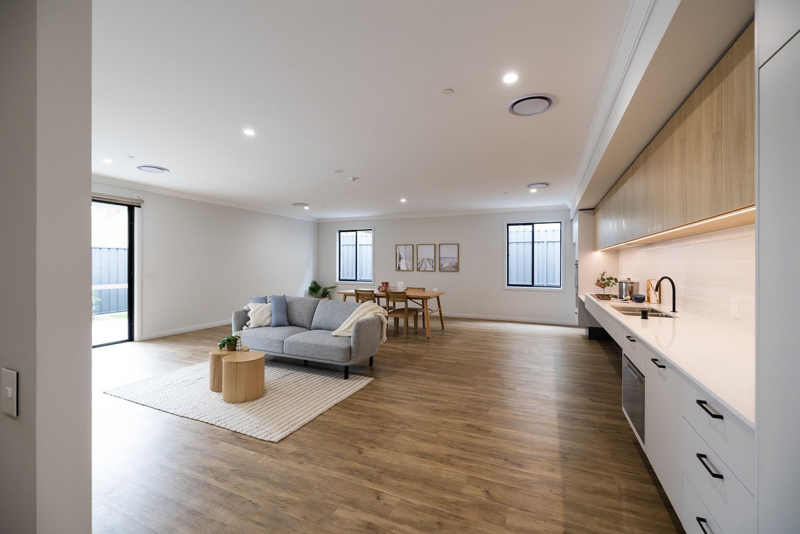 Beach-side Luxury 3-Bedroom Home for Sharing with OOA - and Separate Individual Villa. Disability Accommodation — Home image 9