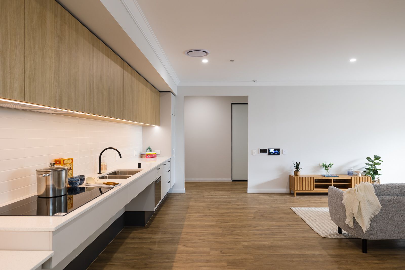 Beach-side Luxury 3-Bedroom Home for Sharing with OOA - and Separate Individual Villa. Disability Accommodation — Home image 12