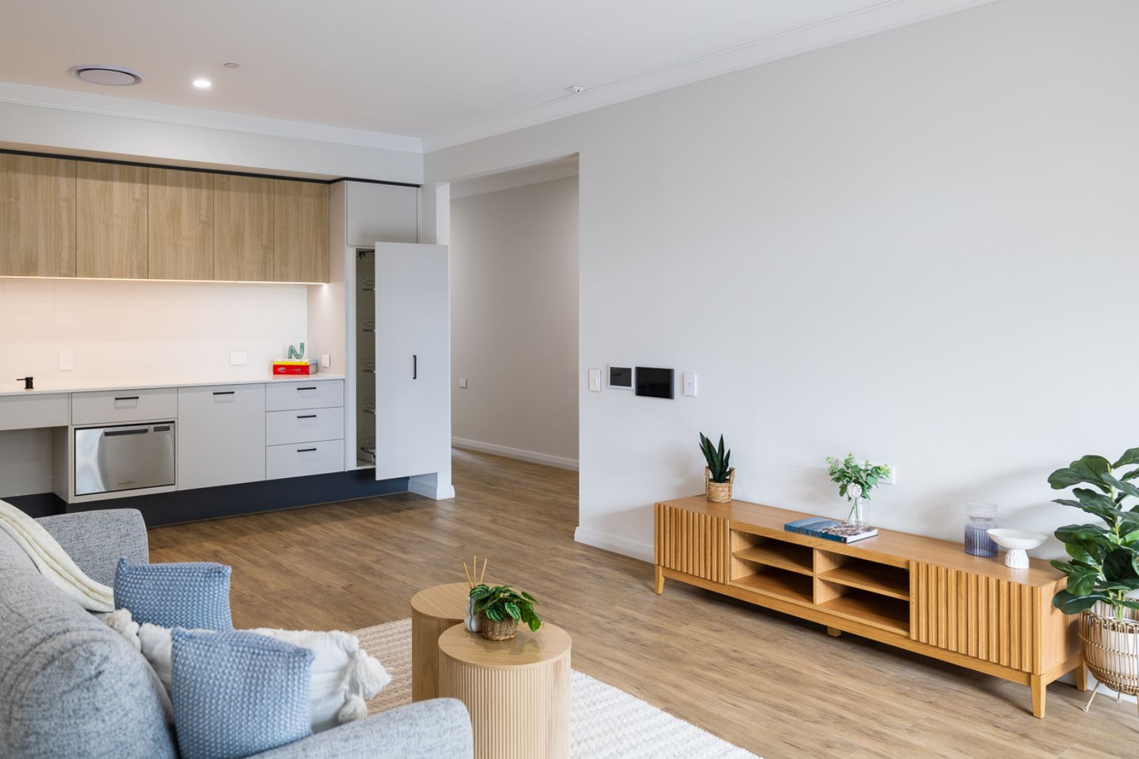 Beach-side Luxury 3-Bedroom Home for Sharing with OOA - and Separate Individual Villa. Disability Accommodation — Home image 14