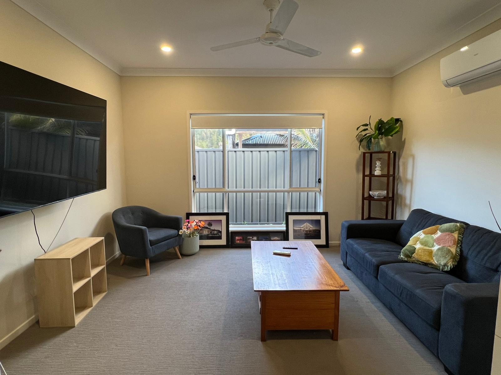 Beautiful 4-Bedroom SIL Property – Hamlyn Terrace — Home image 2