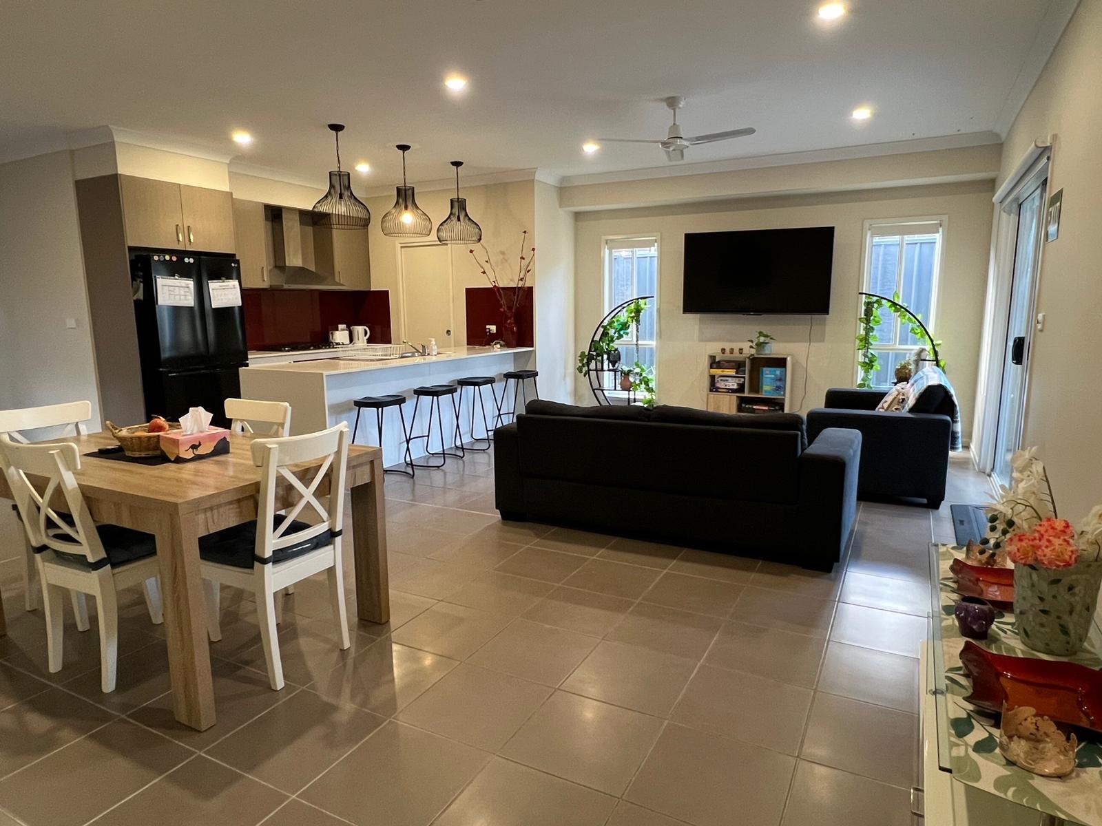 Beautiful 4-Bedroom SIL Property – Hamlyn Terrace — Home image 3