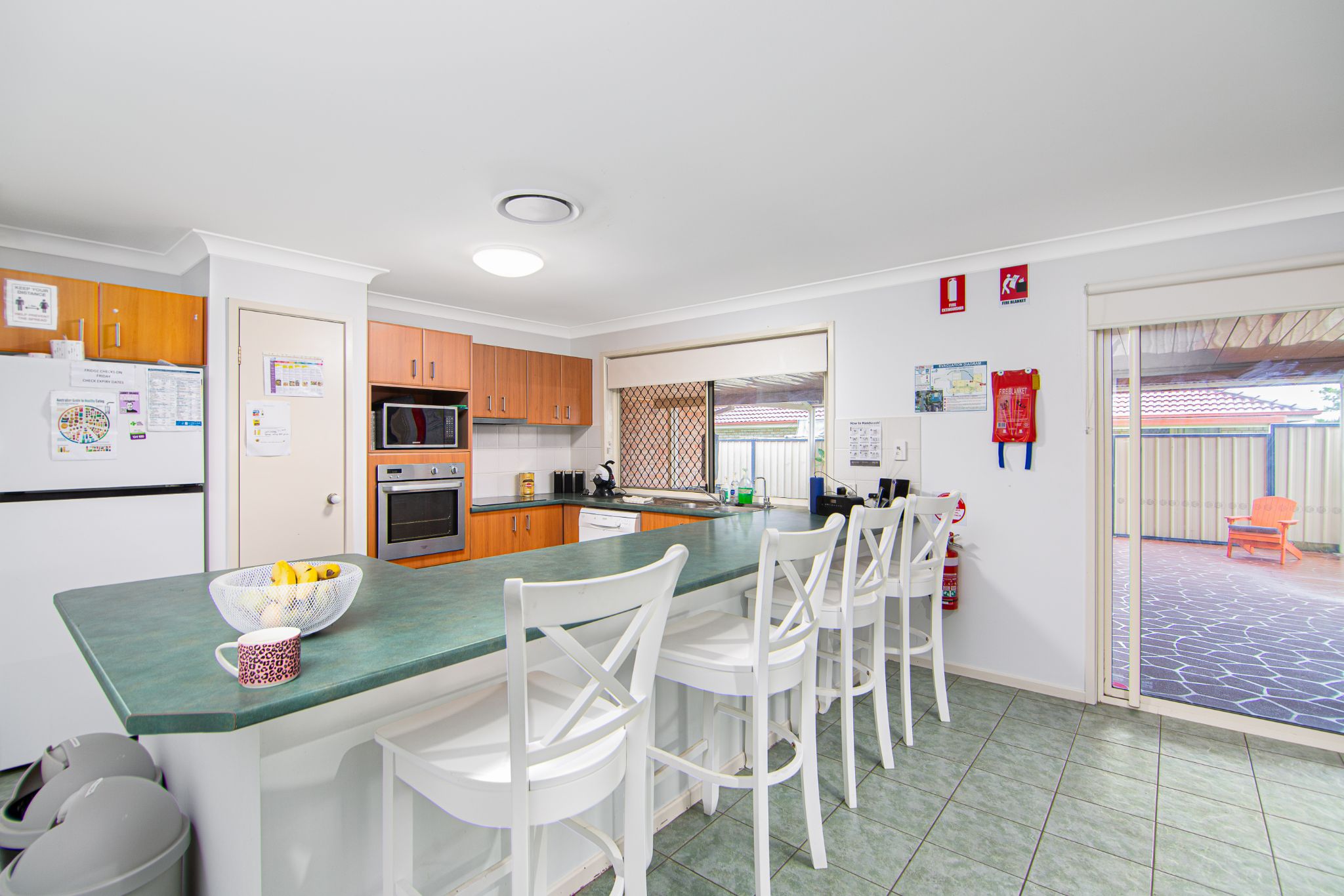 Crestmead charm: quiet 5-bedroom home with two lounges and BBQ area — Home image 2