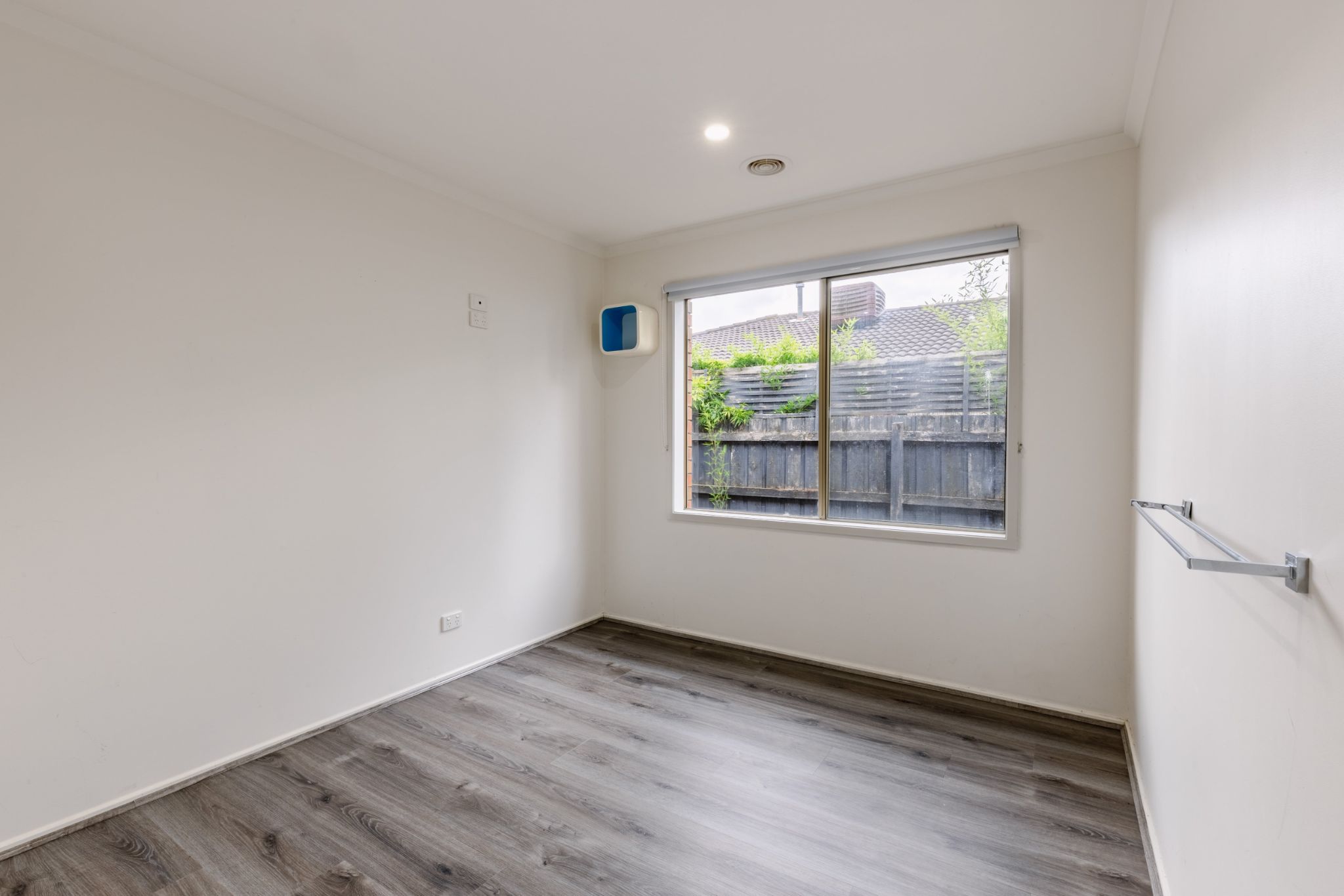 Comfortable & Social SIL Home in Cranbourne East with Garden Retreat — Home image 4