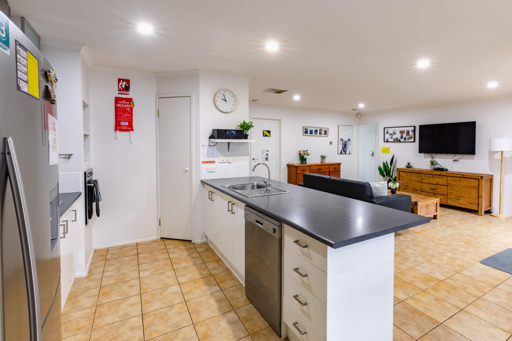 Comfortable & Social SIL Home in Cranbourne East with Garden Retreat — Home image 6