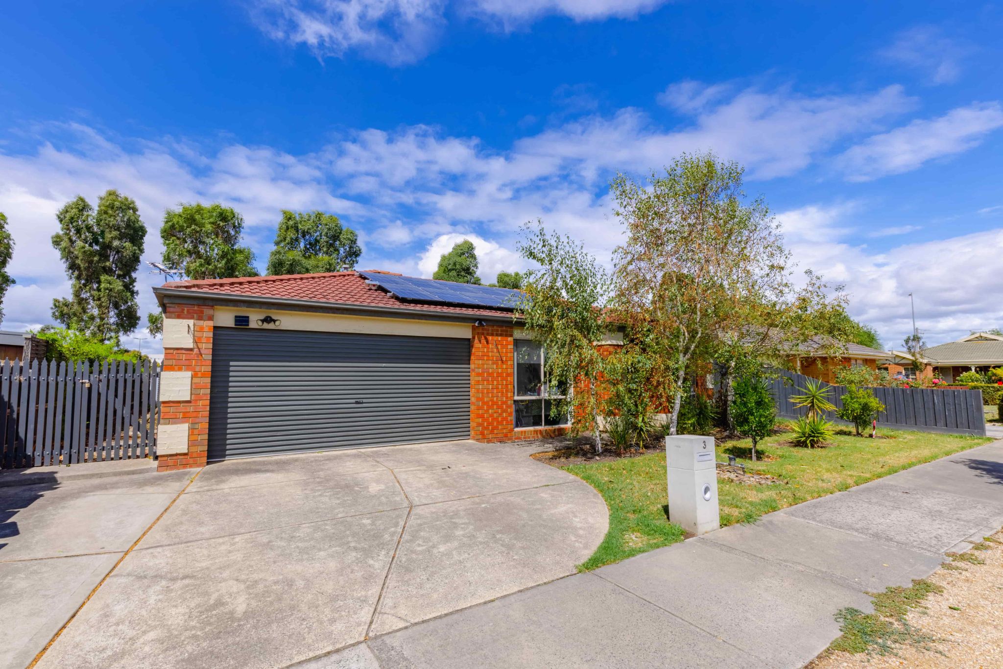 Comfortable & Social SIL Home in Cranbourne East with Garden Retreat — Home image 10