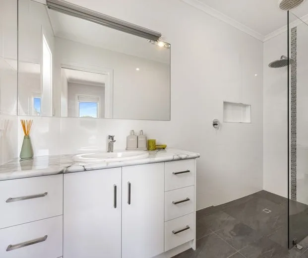 Welcoming 4‑Bedroom SIL Property with Open‑Plan Living Mount Gambier — Home image 7