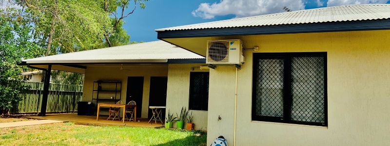 Modern, purpose built house in quiet residential neighborhood! — Home image 2