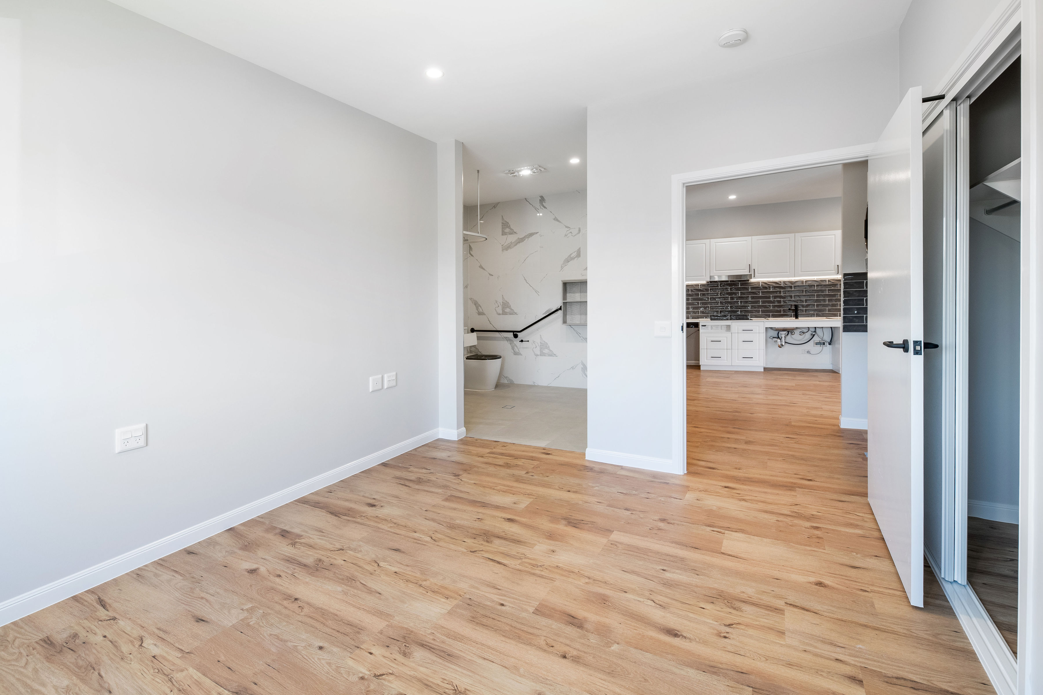 MTA & SDA Beautiful Waterfront High Physical Support at Bundall Gold Coast — Home image 3