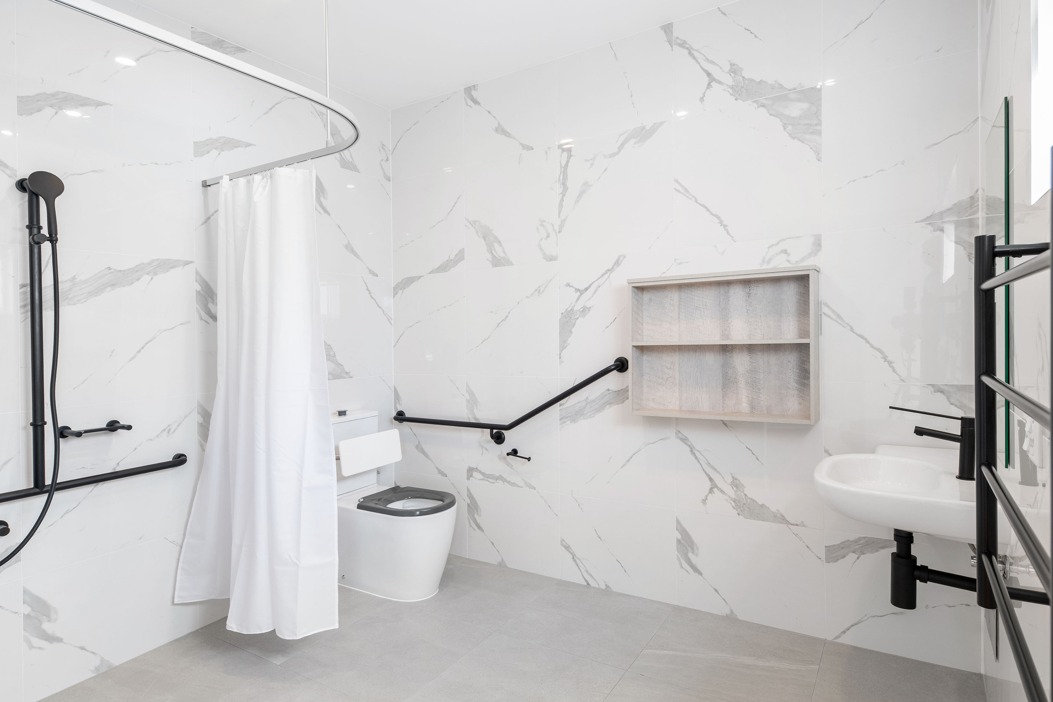 MTA & SDA Beautiful Waterfront High Physical Support at Bundall Gold Coast — Home image 6