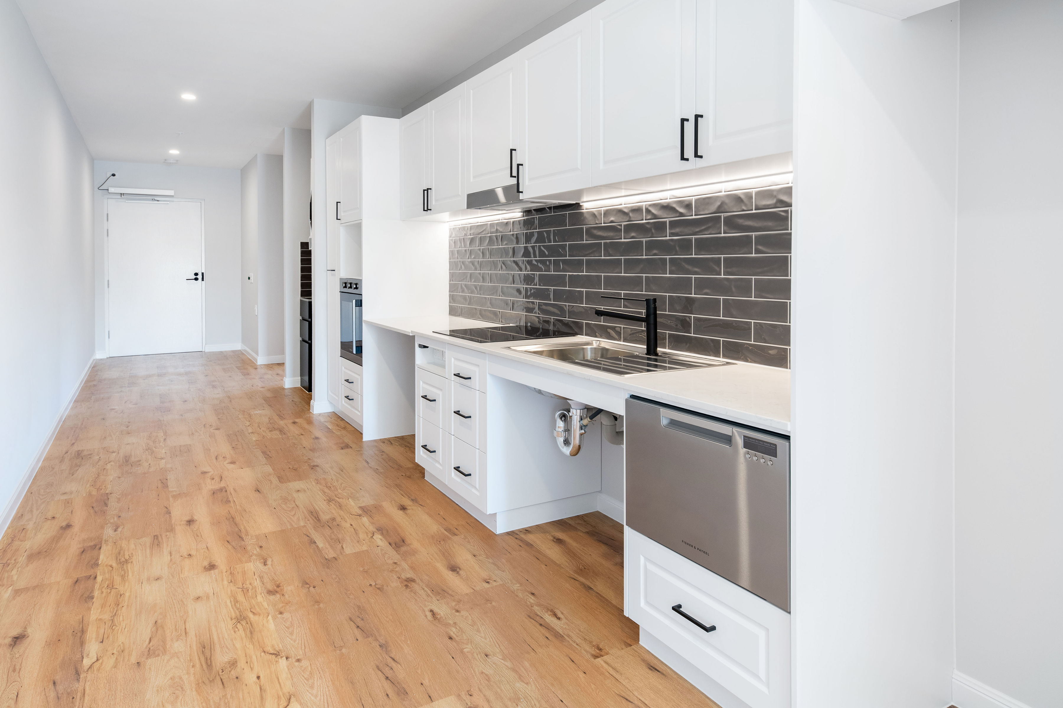 MTA & SDA Beautiful Waterfront High Physical Support at Bundall Gold Coast — Home image 7
