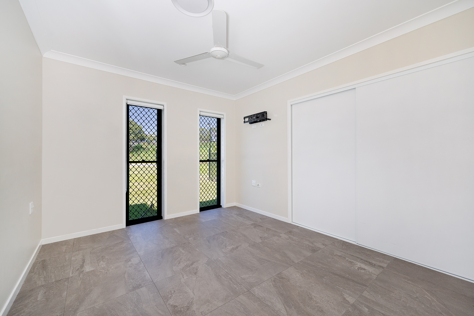 Collingwood Park Spacious 3-Bedroom High Physical Support SDA Home + OOA — Home image 9