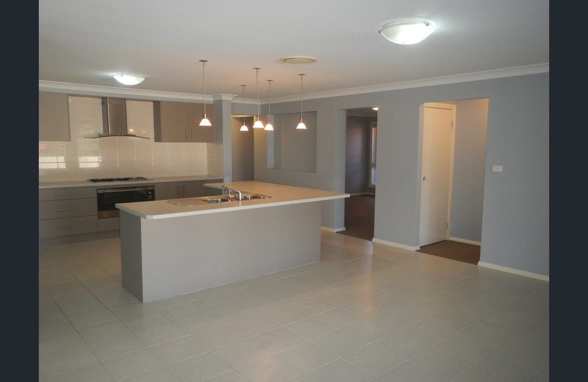 Lovely Home Aberglasslyn, NSW — Home image 9