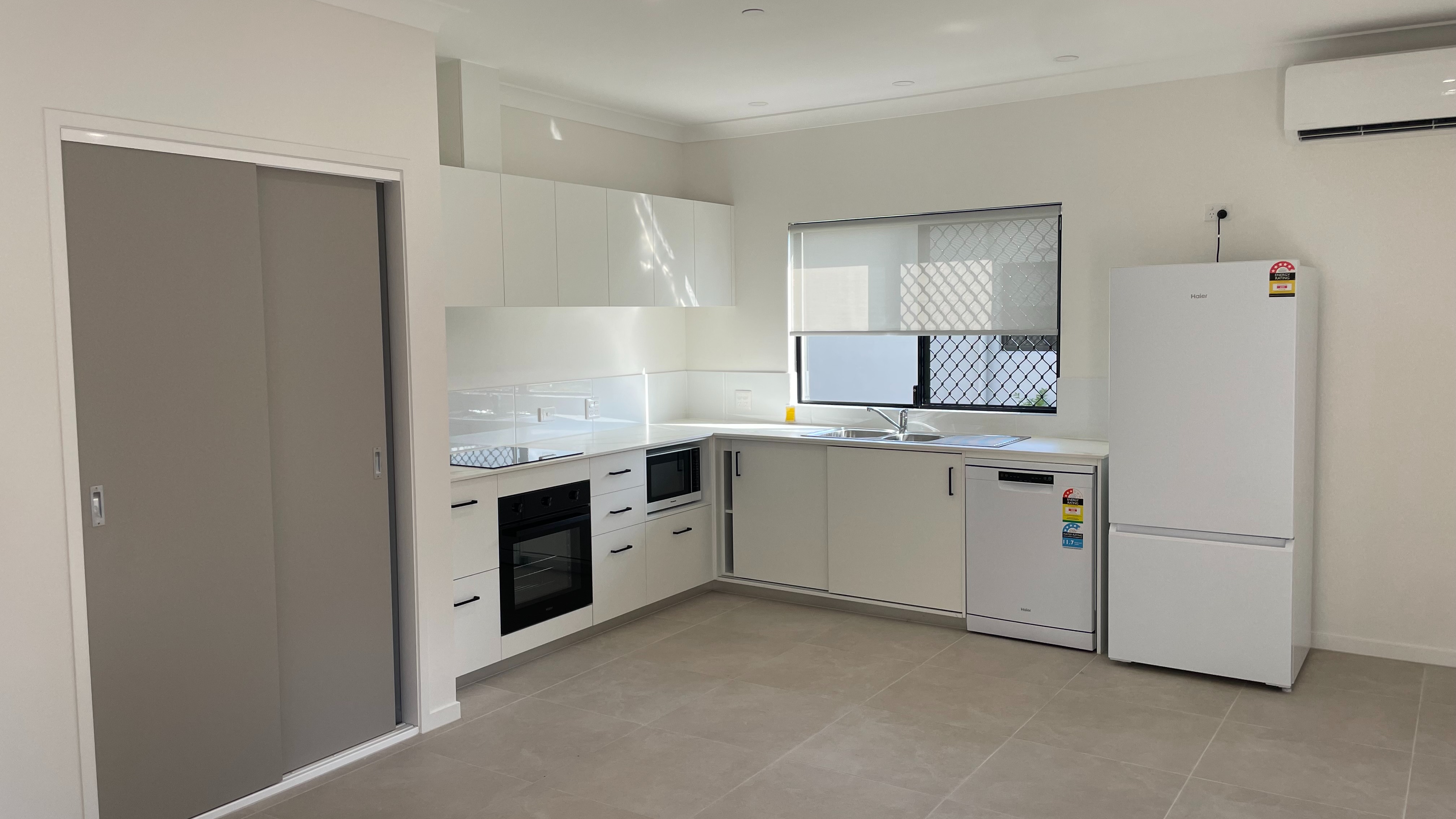 Beautiful and new private 1-bedroom Villas in Edmonton, Cairns, Queensland. Robust SDA — Home image 3