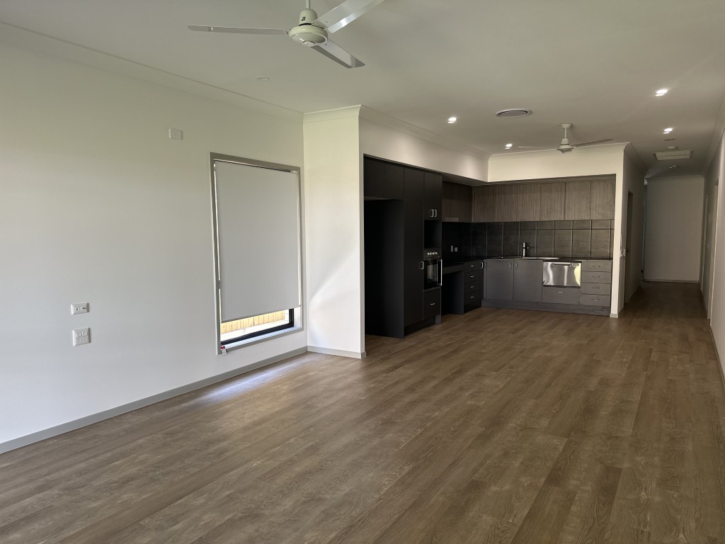 High Physical Support home - just a hop, skip and a jump from the bay! — Home image 2