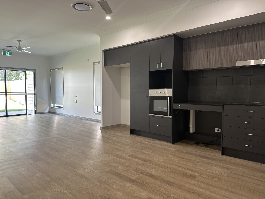 High Physical Support home - just a hop, skip and a jump from the bay! — Home image 3