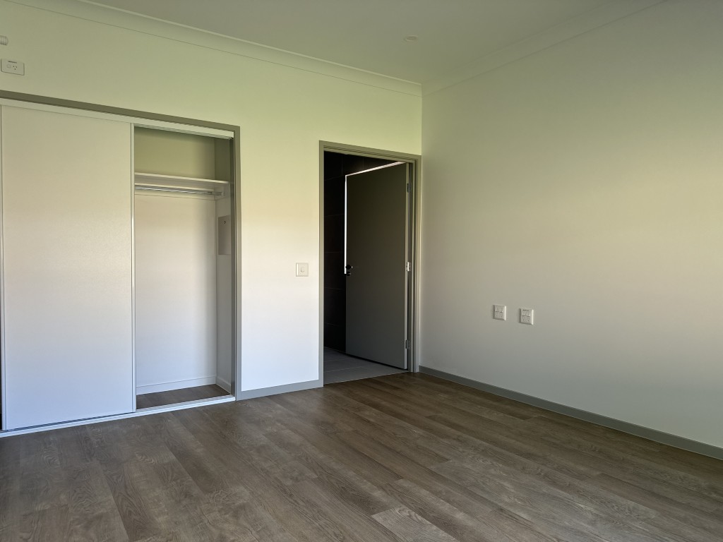 High Physical Support home - just a hop, skip and a jump from the bay! — Home image 6