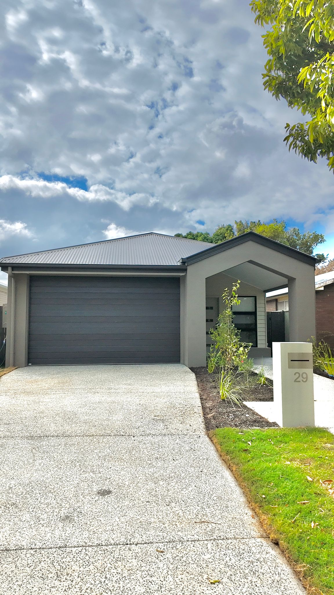 High Physical Support home - just a hop, skip and a jump from the bay! — Home image 4