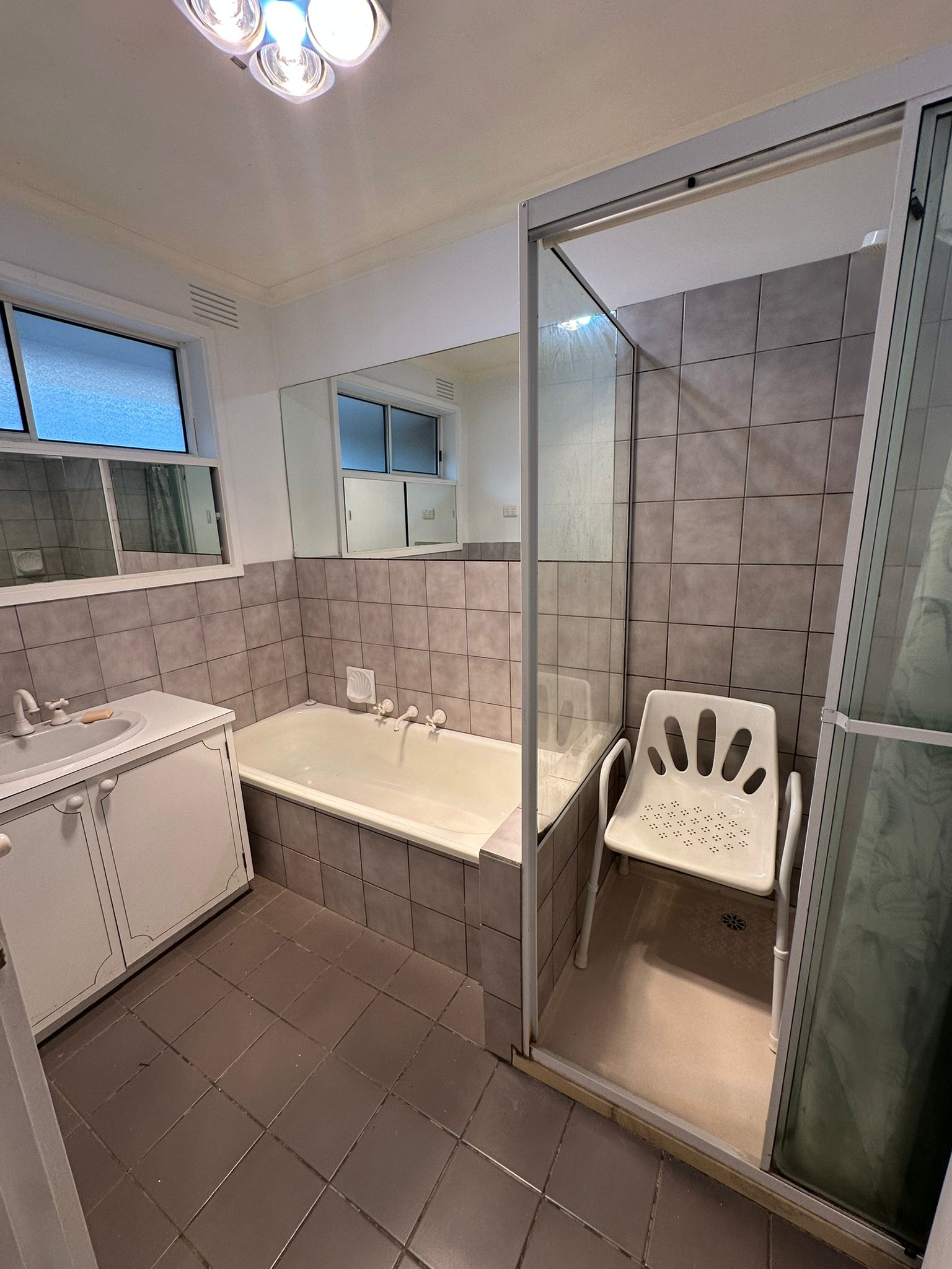 Two bedroom Unit at Prime Location - Highetts ILO Drop in Support — Home image 9