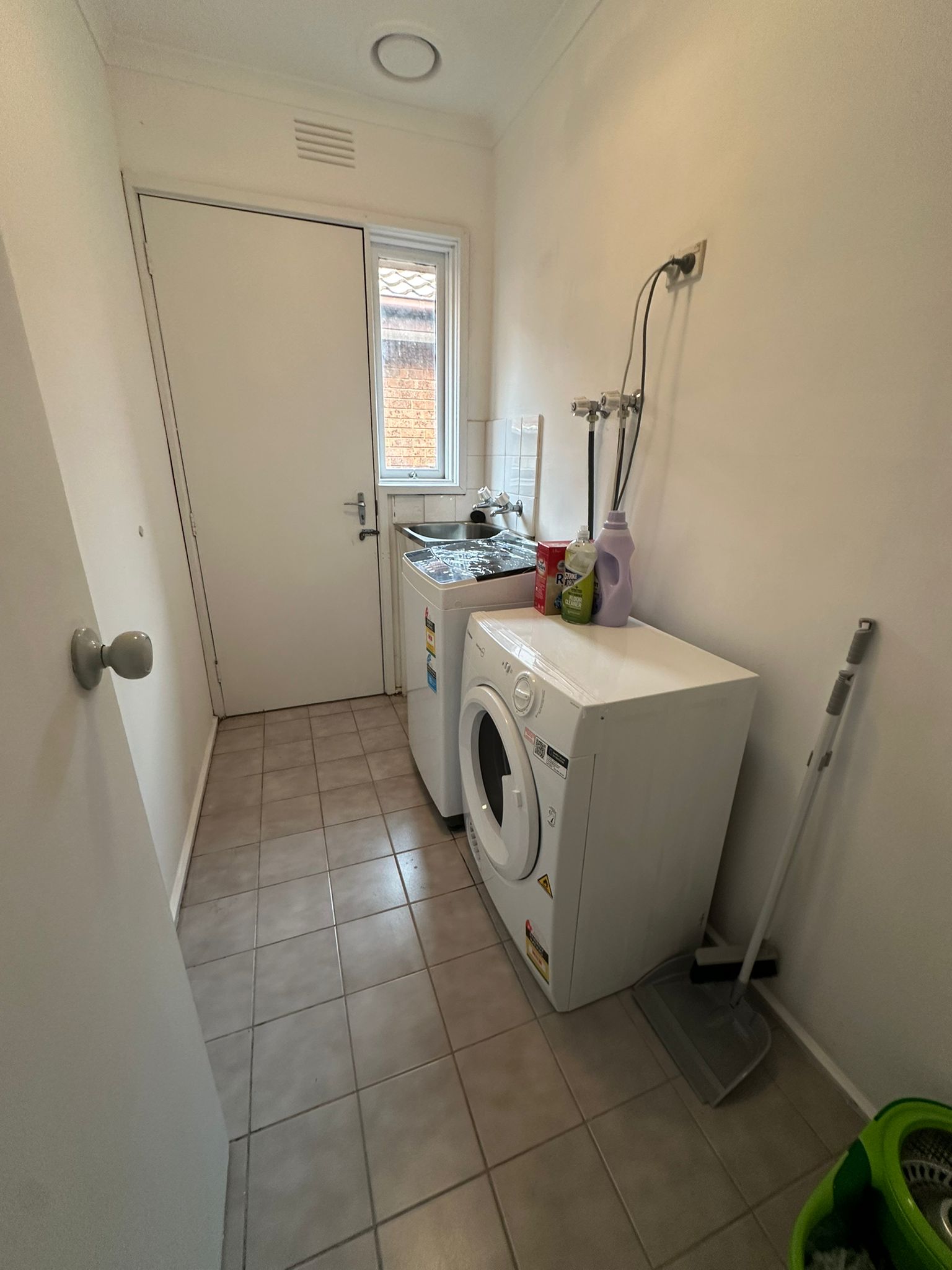 Two bedroom Unit at Prime Location - Highetts ILO Drop in Support — Home image 11