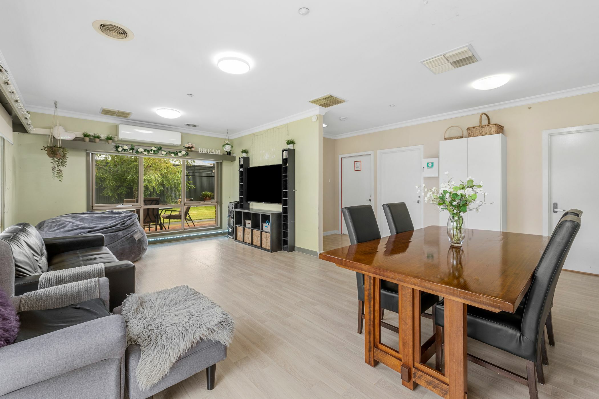 This Chelsea home actually feels like 'home' — Home image 2
