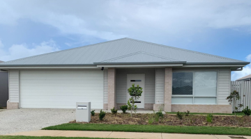 MT GRAVATT - COMING SOON 3 bedroom + OOA — Home image 4