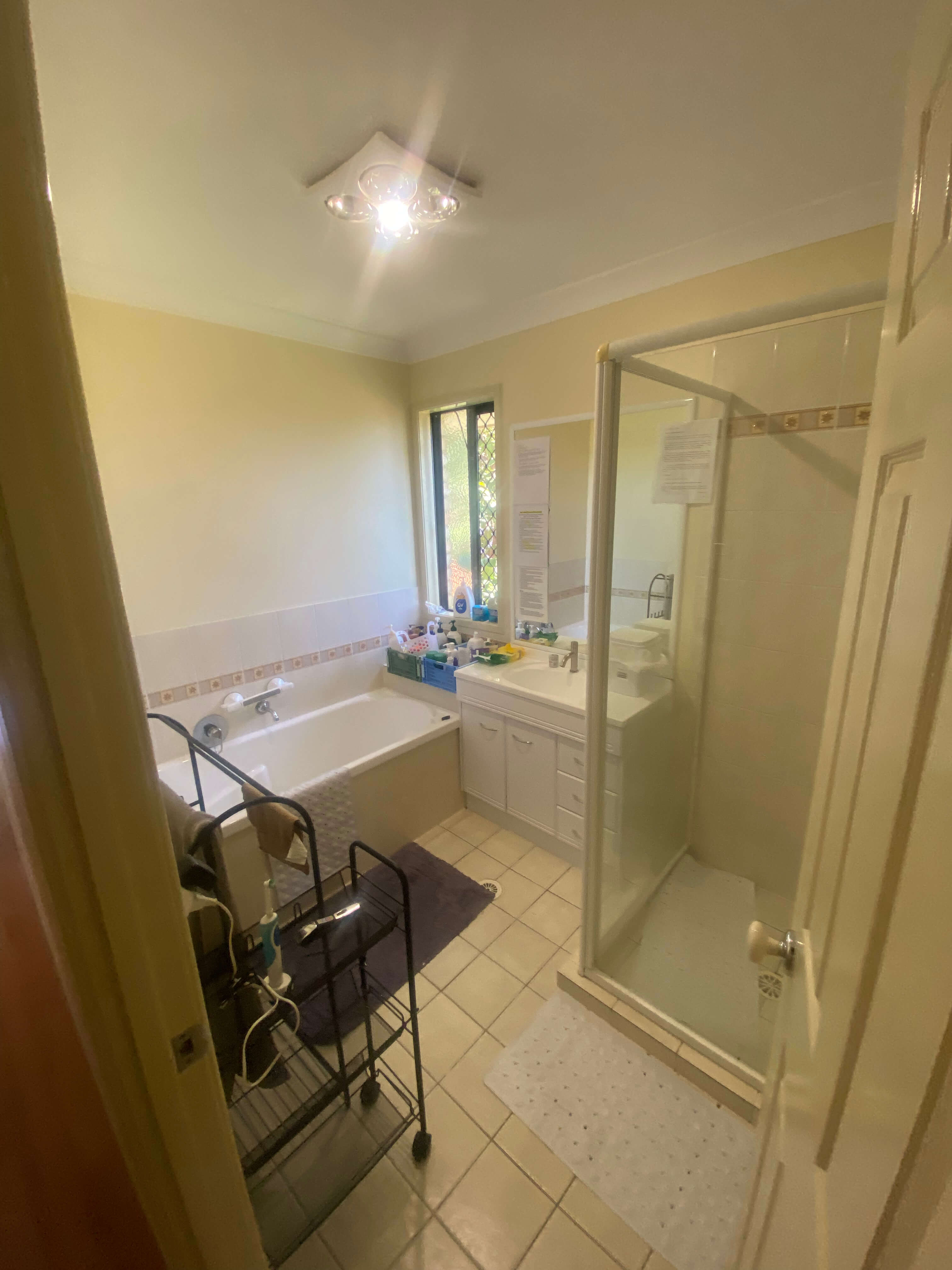 Spacious SIL - Looking for two housemates in Wynnum! — Home image 2