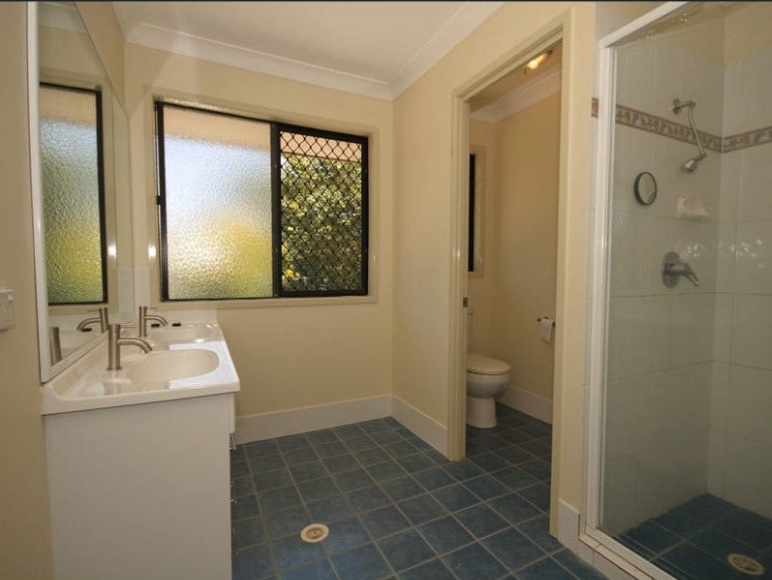 Spacious SIL - Looking for two housemates in Wynnum! — Home image 4
