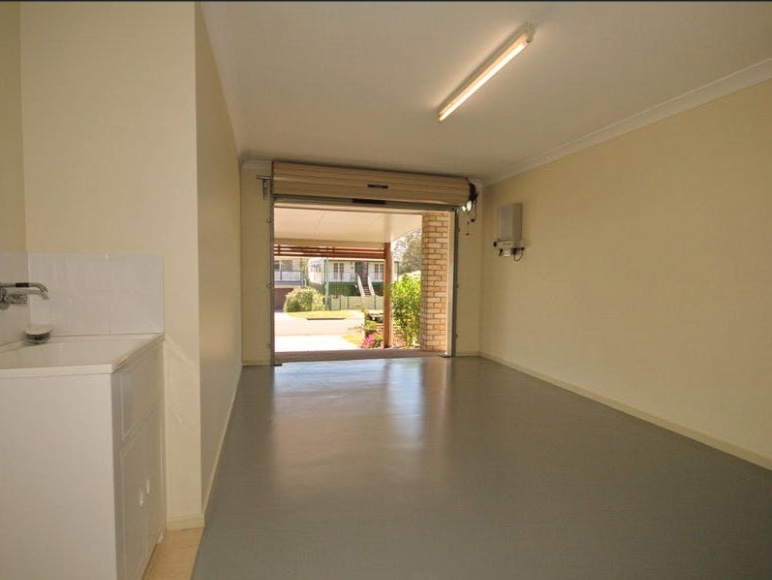 Spacious SIL - Looking for two housemates in Wynnum! — Home image 5