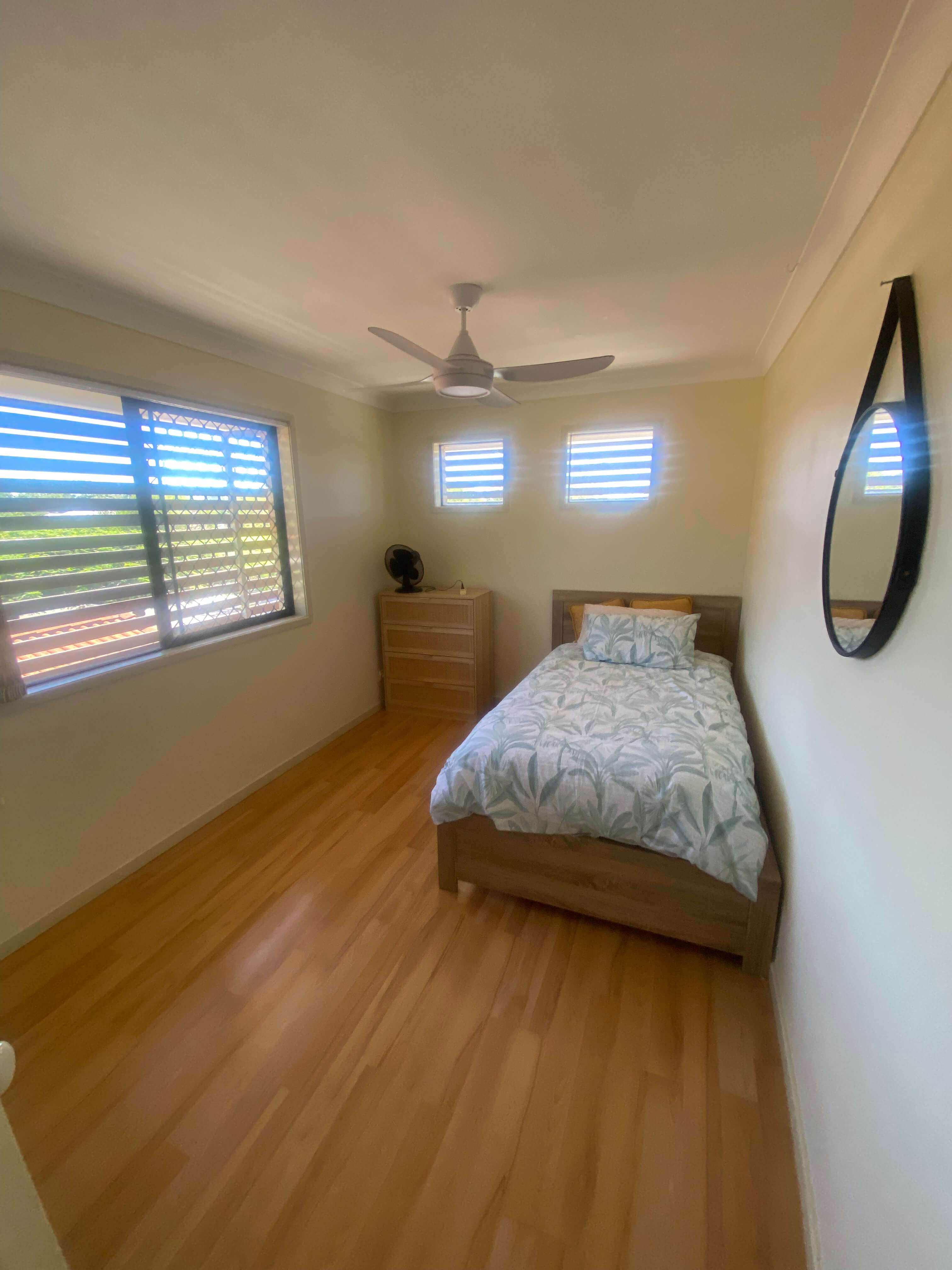 Spacious SIL - Looking for two housemates in Wynnum! — Home image 6