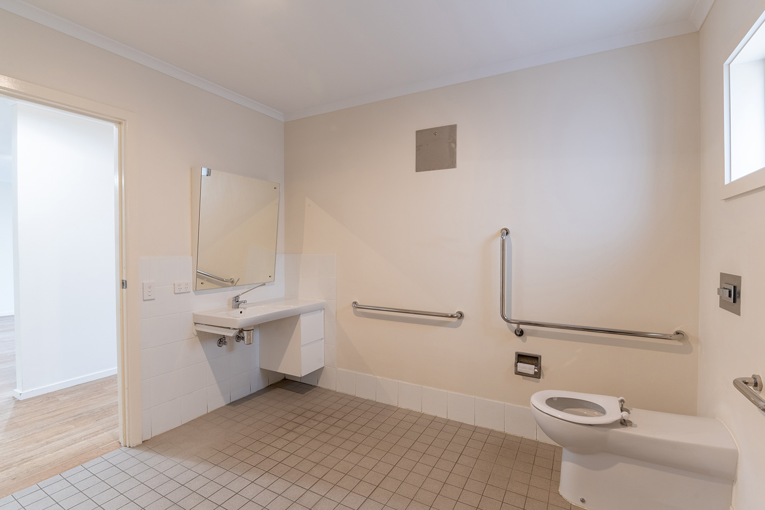 Fully Accessible SIL home in Seaton — Home image 7