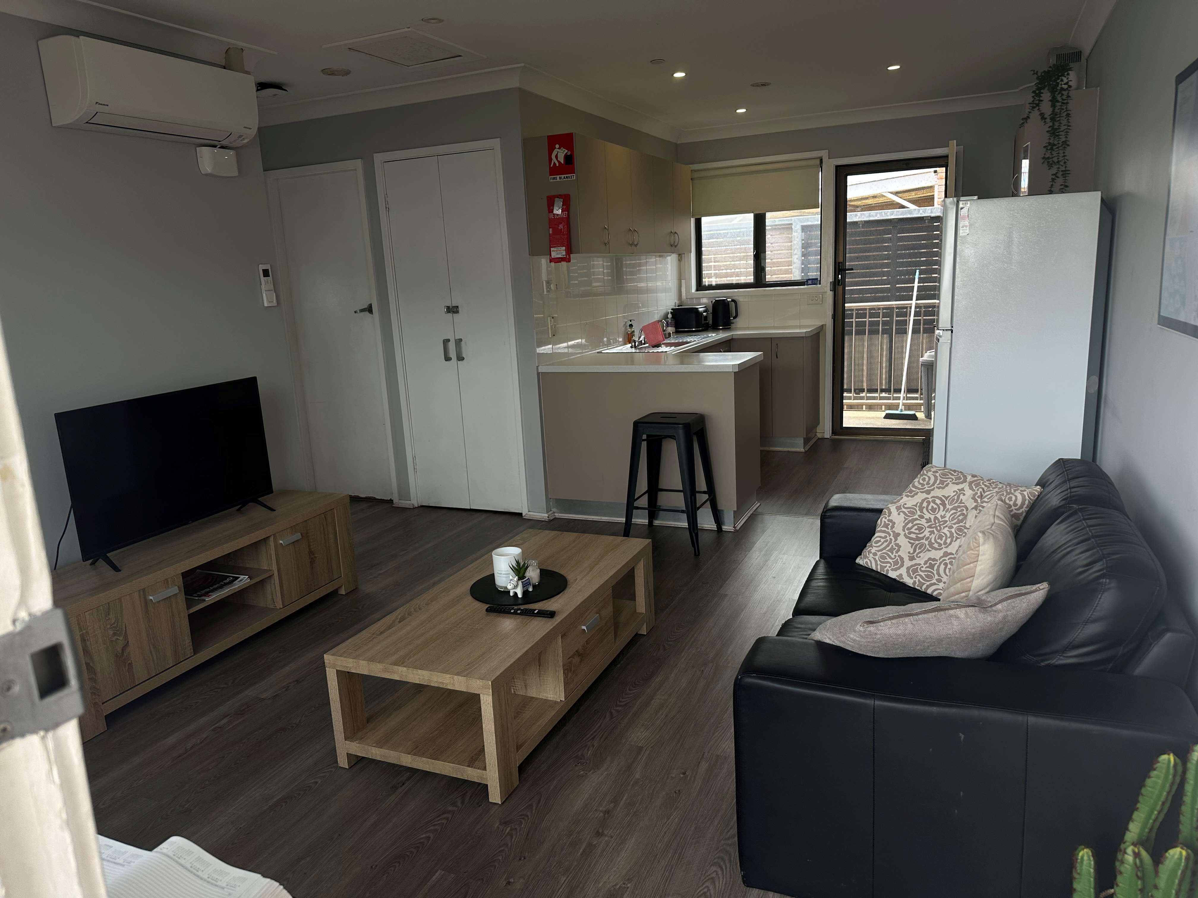 Enjoy a relaxing lifestyle in a beautiful seaside suburb, Warilla — Home image 2
