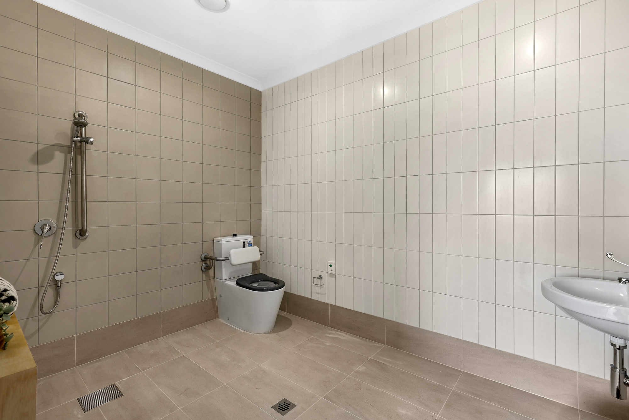 Secure & Independent Robust Villa in Toongabbie, Western Sydney — Home image 9