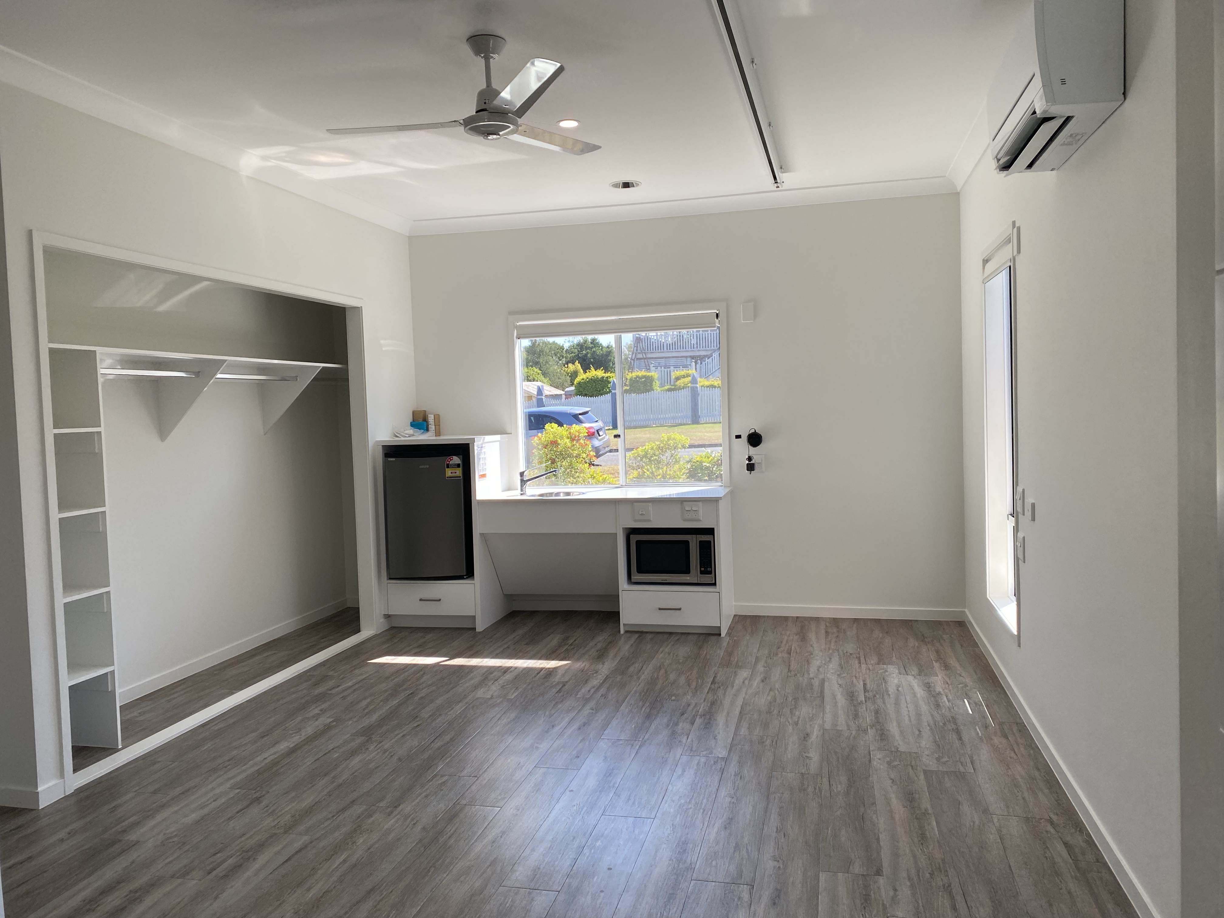 Country Living 4 Bedroom House — Home image 3
