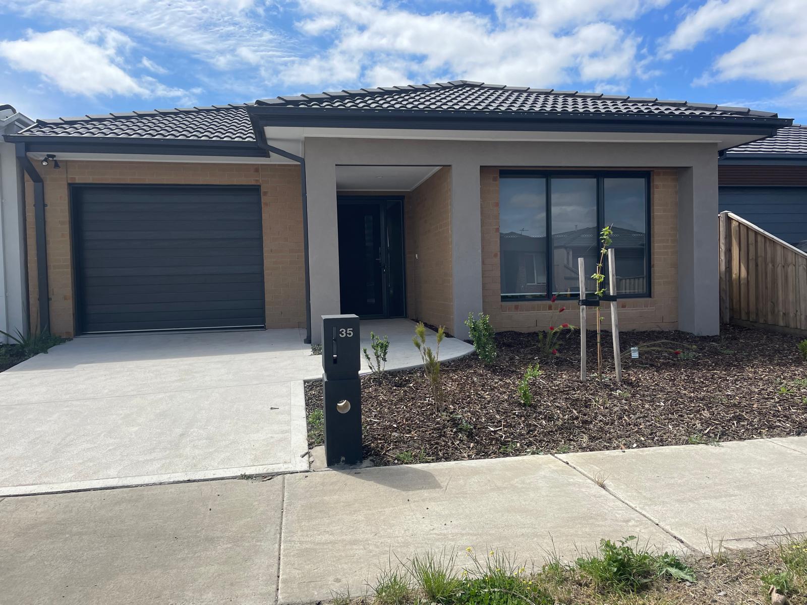 Spacious 3-Room Robust Home at 35 Pandorea Street, Beveridge — Home image 2