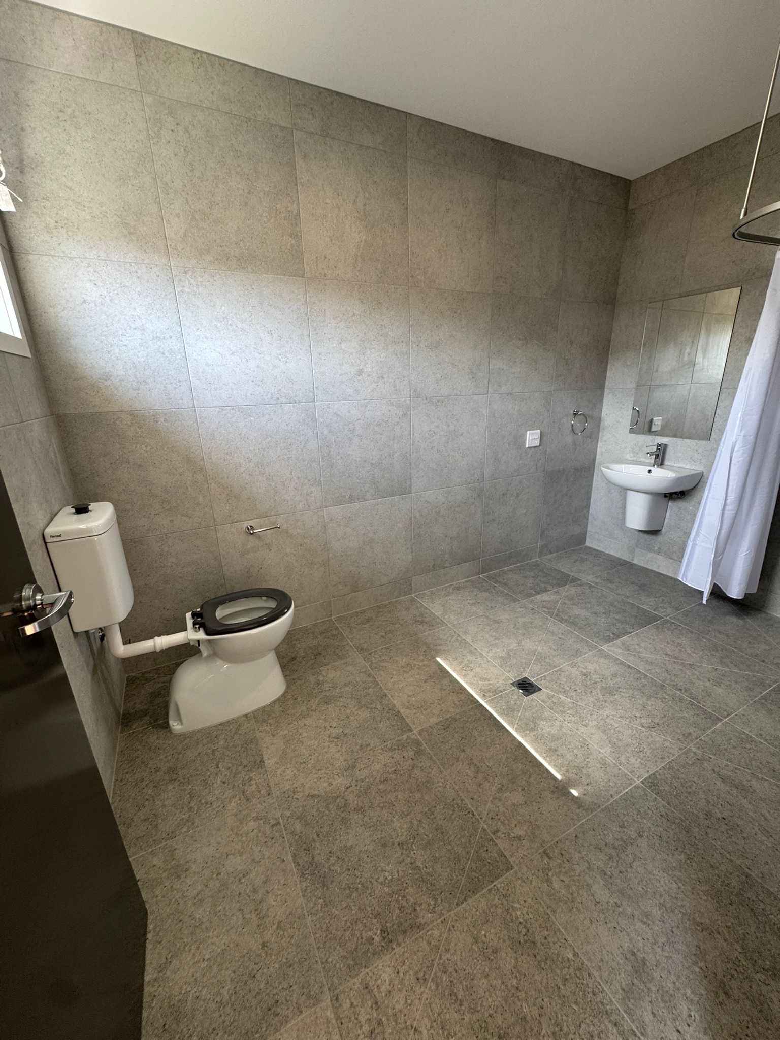 New HPS: 3 Bedroom with 3 Ensuites Plus OOA  TAC  Clyde VIC — Home image 3