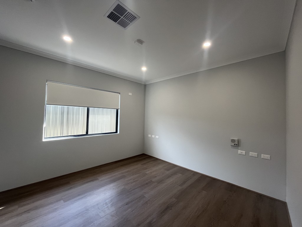 4 BR HPS Home with OOA Room – Hilbert — Home image 14