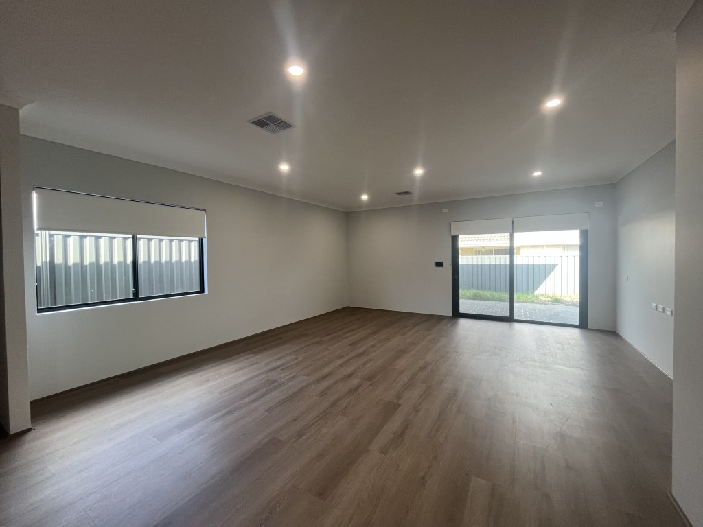 4 BR HPS Home with OOA Room – Hilbert — Home image 5
