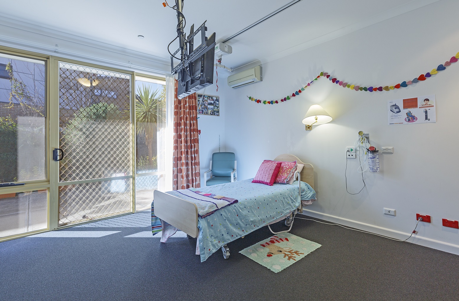 High Physical Support vacancy in Thornbury property with community garden — Home image 2