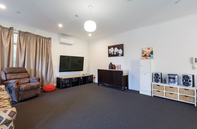 High Physical Support vacancy in Thornbury property with community garden — Home image 6