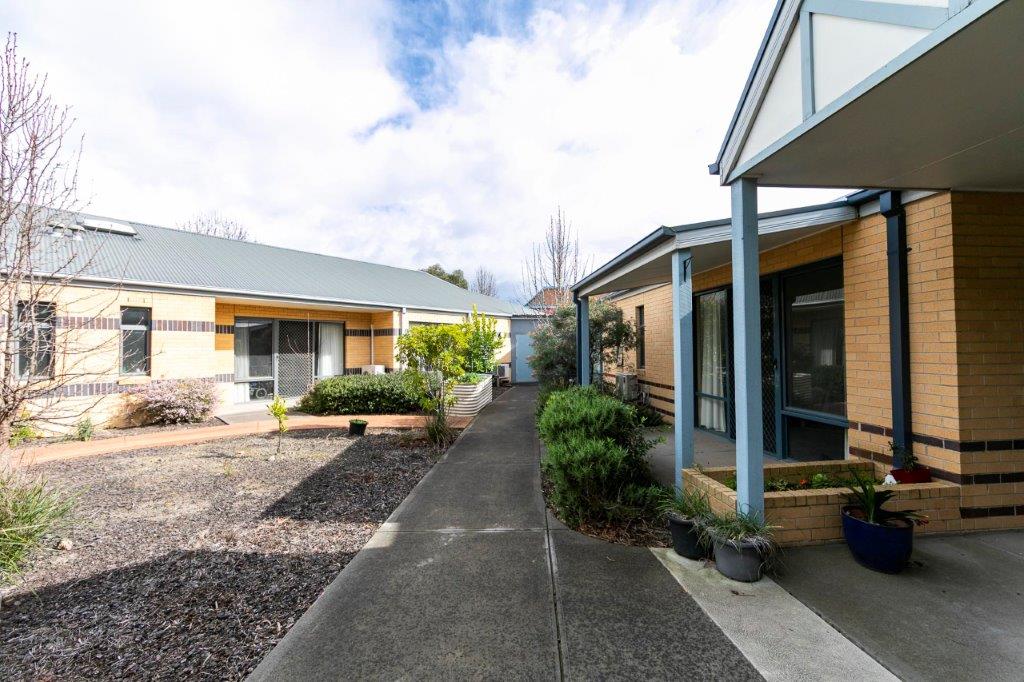 High Physical Support vacancy in Thornbury property with community garden — Home image 11