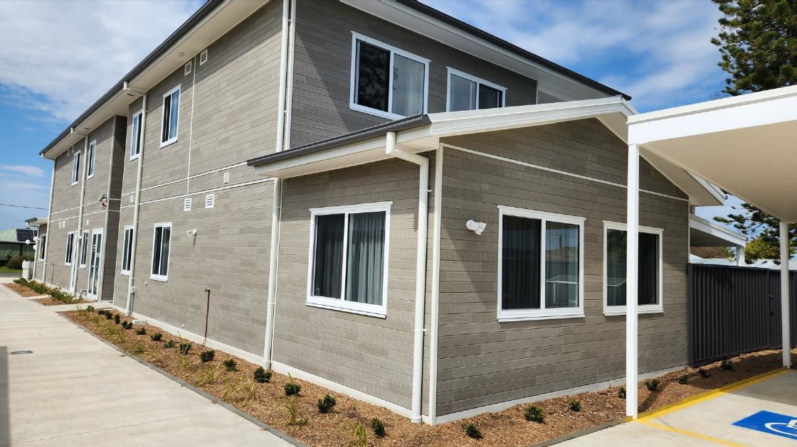 2-Bedroom HPS Apartment in Newcastle: Live the City Lifestyle by the Beach — Home image 3