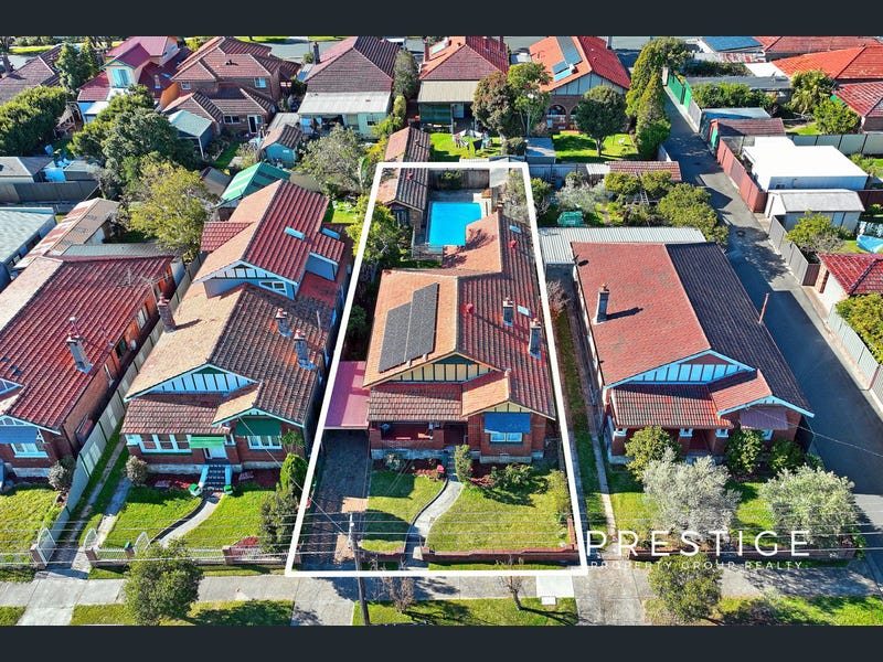 Character Filled SIL Home in Bardwell Valley — Home image 5