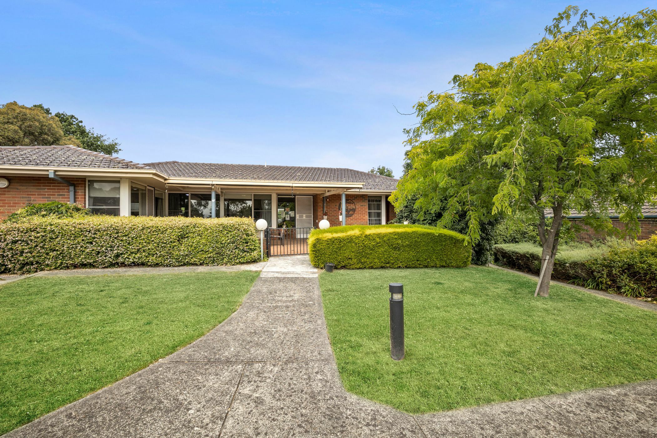 Welcoming home set in beautiful Warranwood. — Home image 2