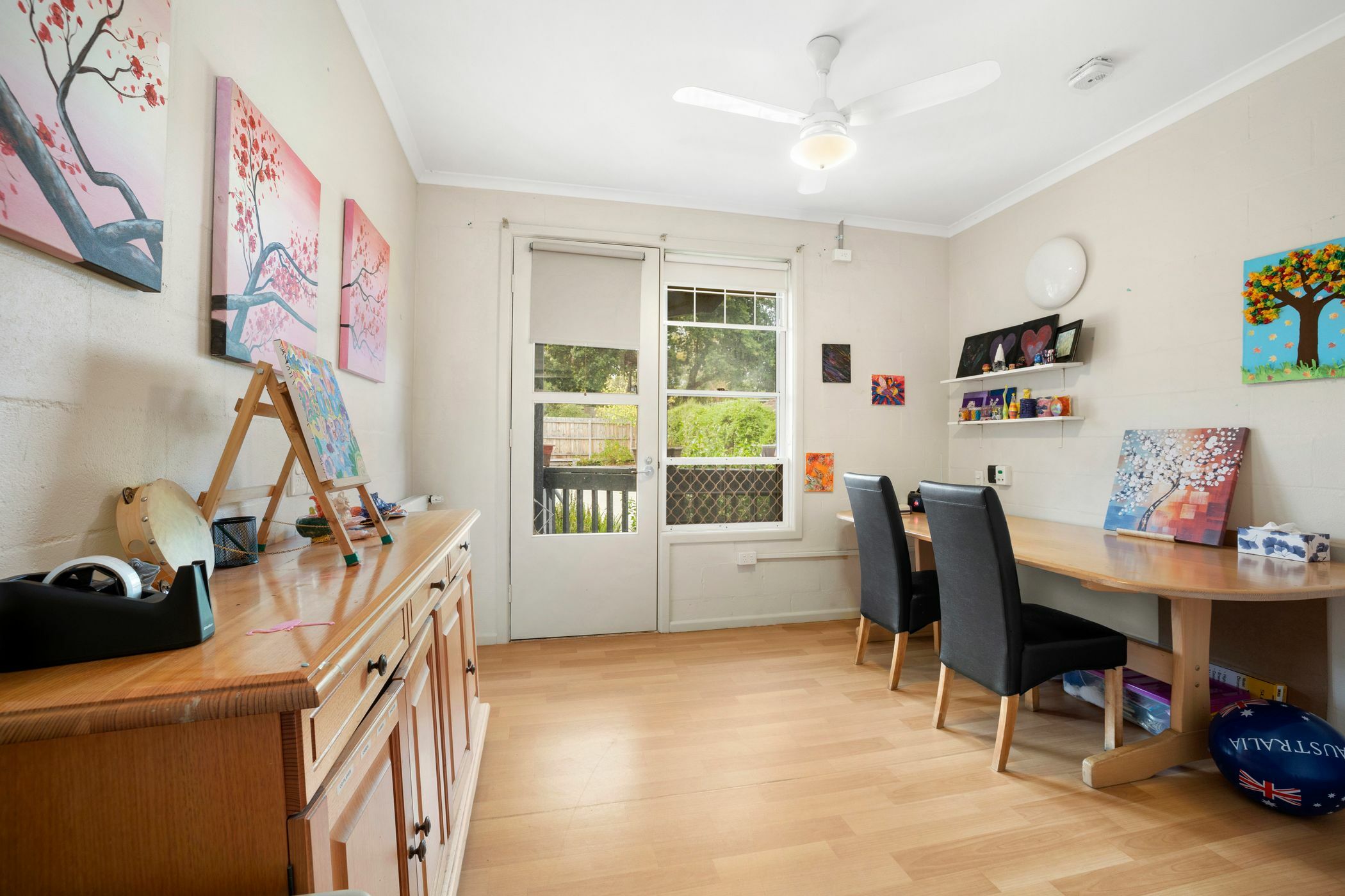 Welcoming home set in beautiful Warranwood. — Home image 3