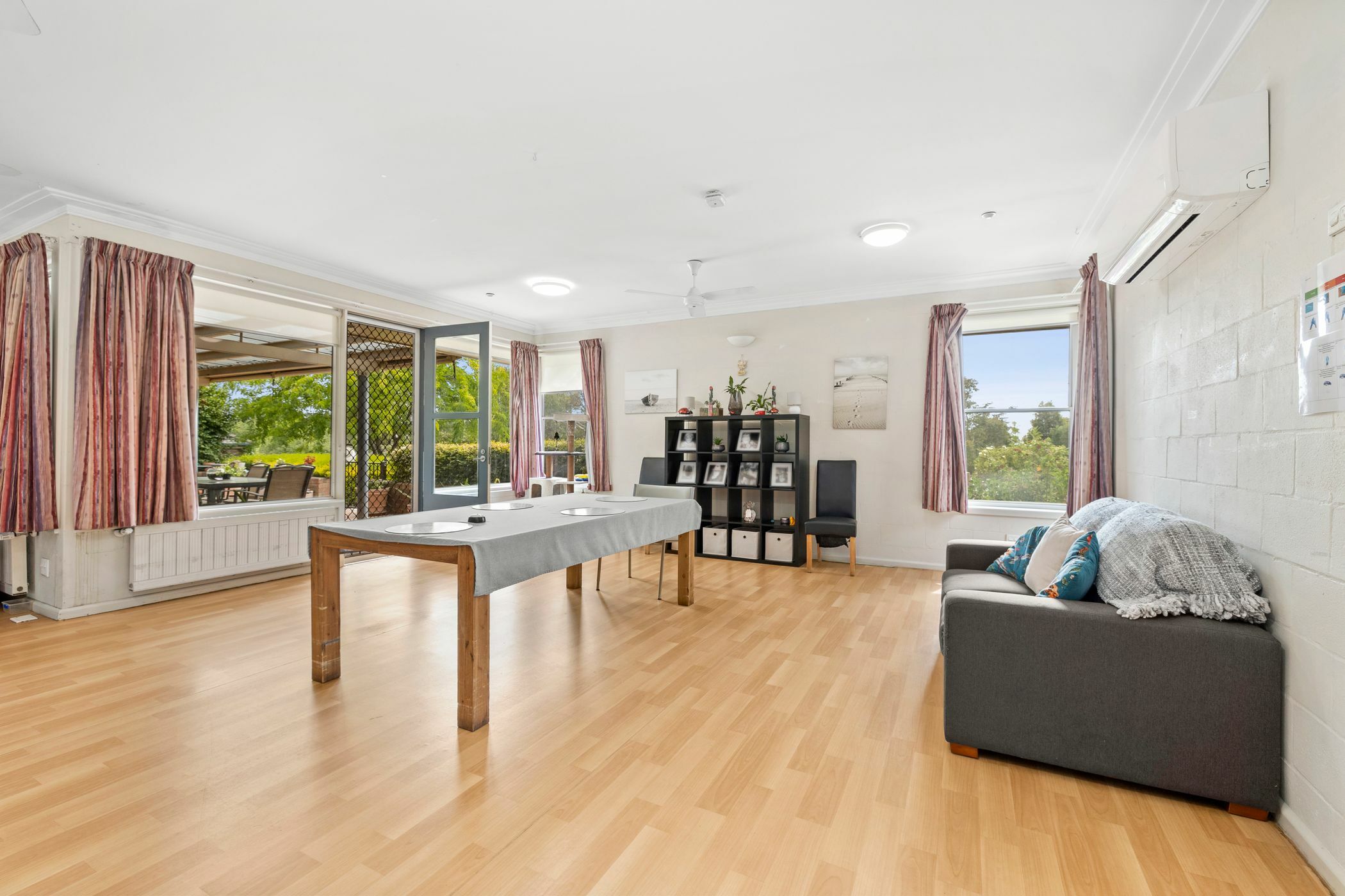 Welcoming home set in beautiful Warranwood. — Home image 4