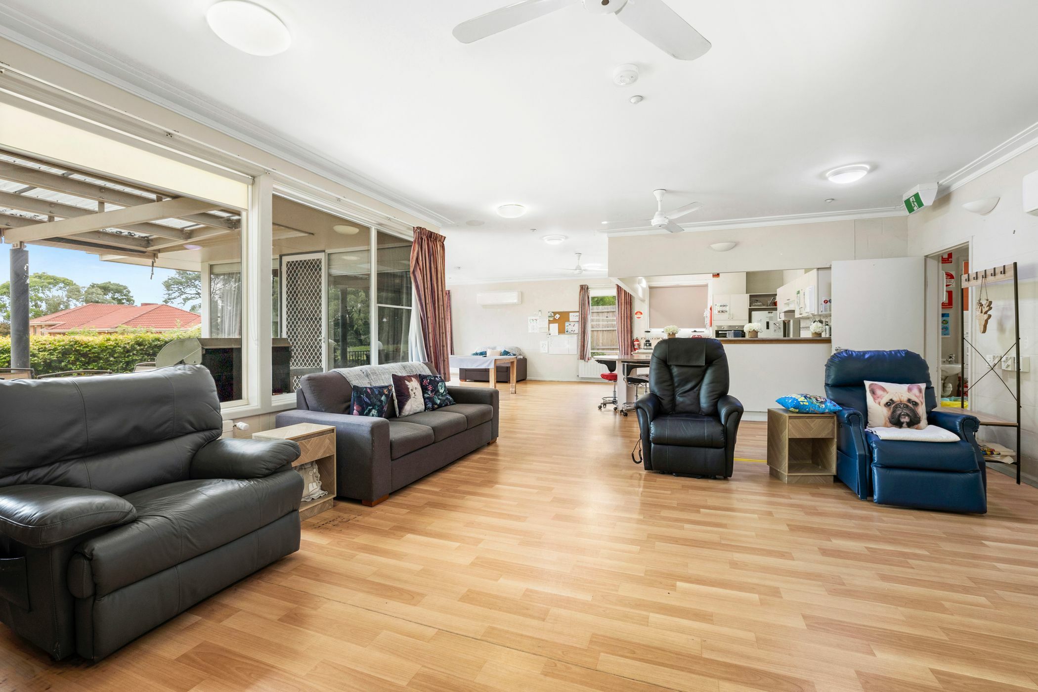 Welcoming home set in beautiful Warranwood. — Home image 6