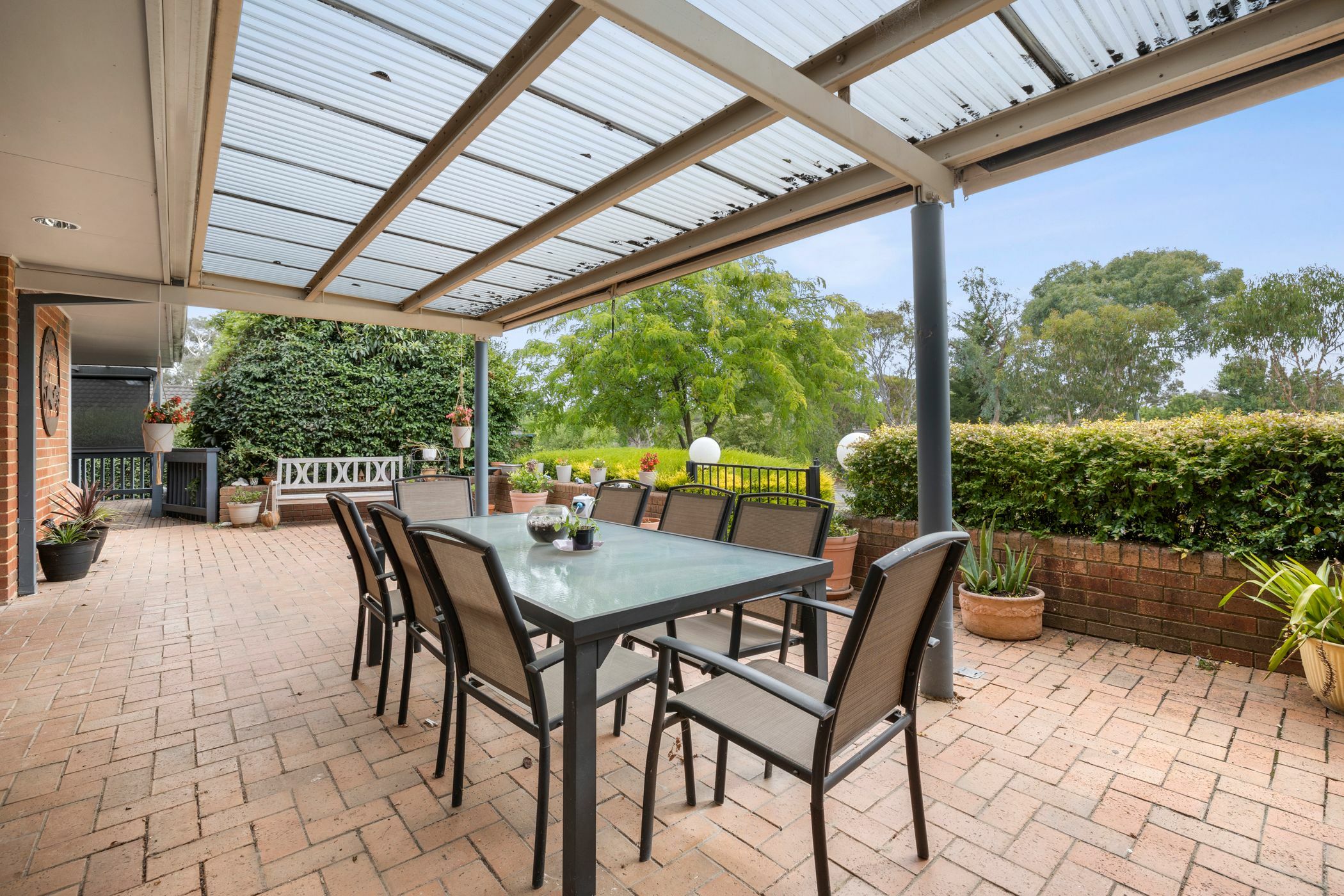 Welcoming home set in beautiful Warranwood. — Home image 7