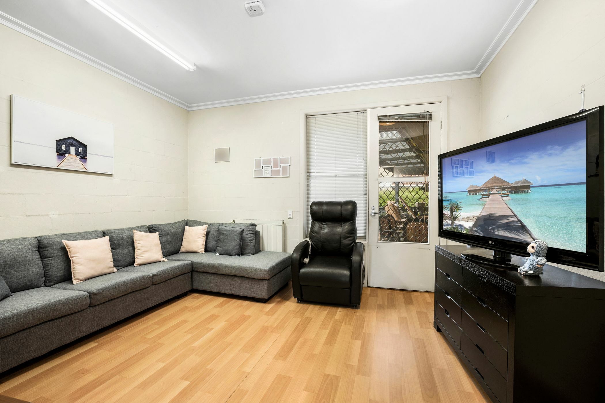 Welcoming home set in beautiful Warranwood. — Home image 8